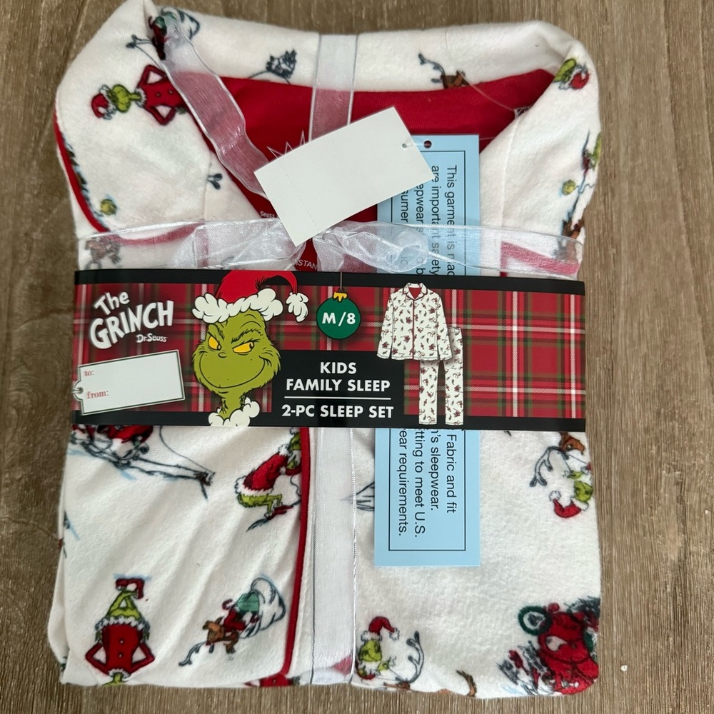 The Grinch Print 2PC Holiday Winter Matching Family Pajamas Cream Youth M(8)